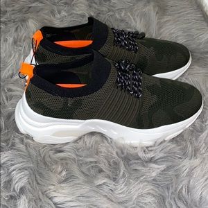 steve madden camo tennis shoes